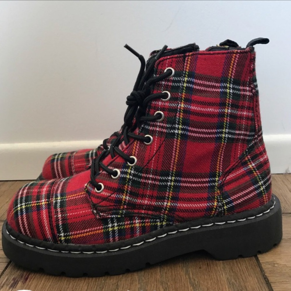 BRAND NEW platform boots